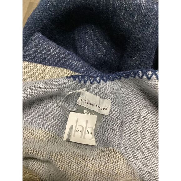 New Harve Benard blue plaid ruana. Retails $119 - Picture 7 of 7